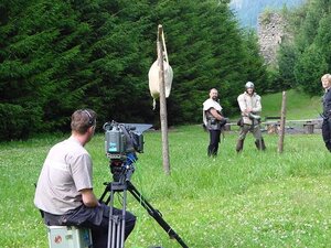 Filmteam vor der Burg
