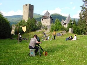 Filmteam vor Burg Finstergrün