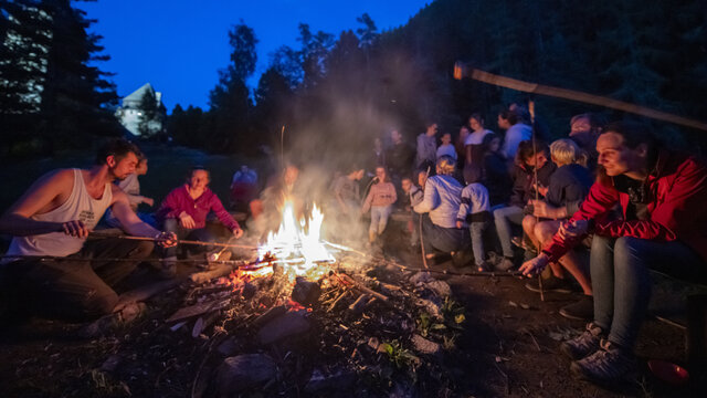 Lagerfeuer vor der Burg Lagerfeuer vor der Burg